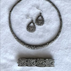 Premier Designs Necklace Bracelet & Earring Set